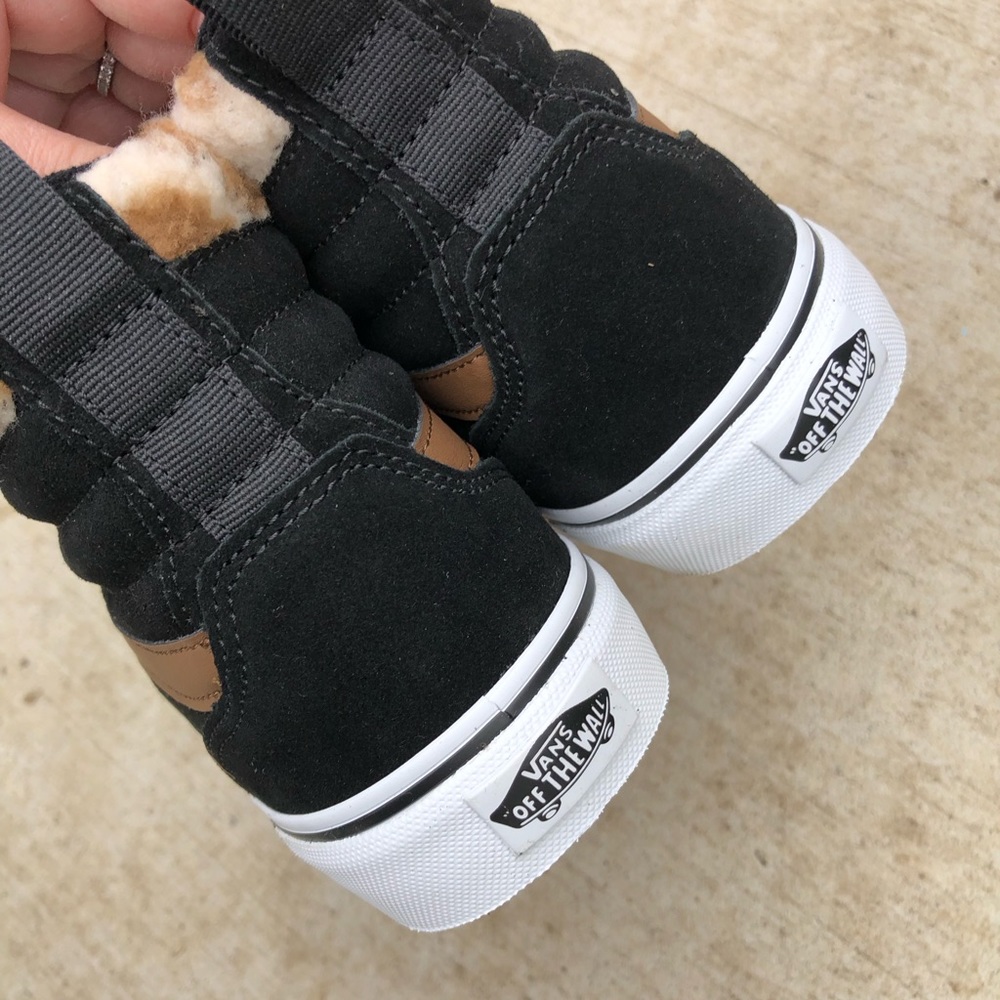 NWT NWB Vans Women size 8 fur black - Picture 11 of 14